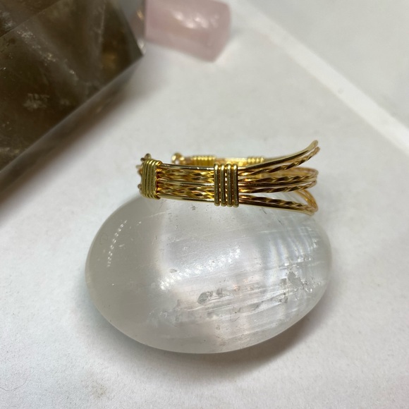 (Child’s)Handmade wire wrapped child’s bracelet - Picture 3 of 4